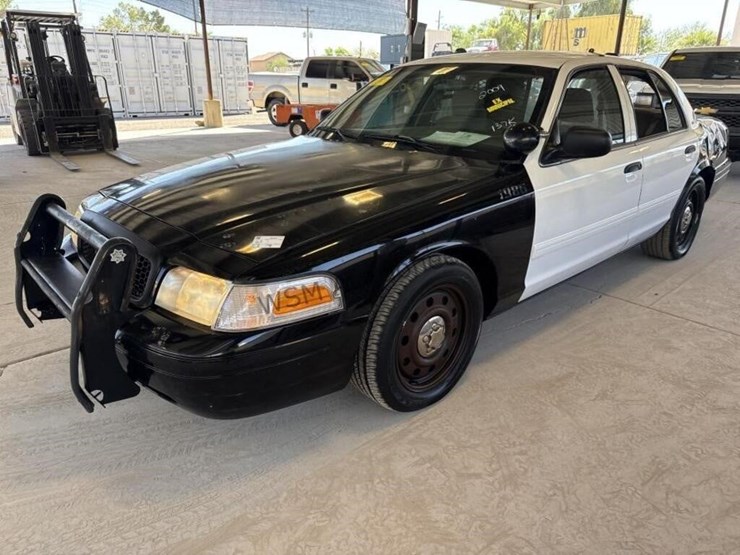 2009-ford-crown-victoria-sdn-image-4