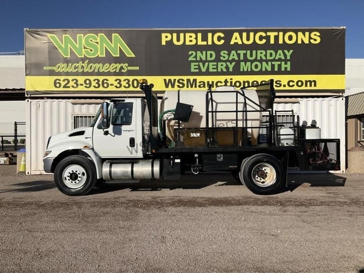 2014-international-4300lp-spray-truck-image-1