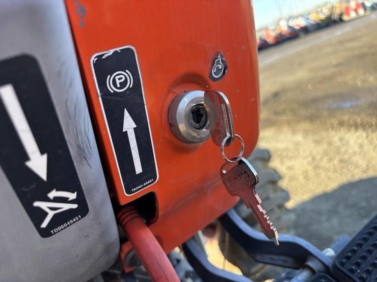 2006-kubota-m6040-image-28