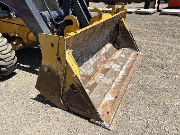 2018-deere-210l-image-10