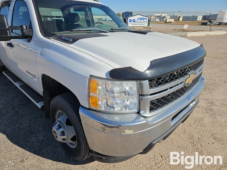 2011-chevrolet-silverado-3500-image-9