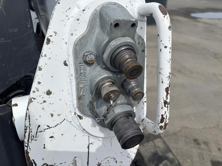 2019-bobcat-t740-image-13