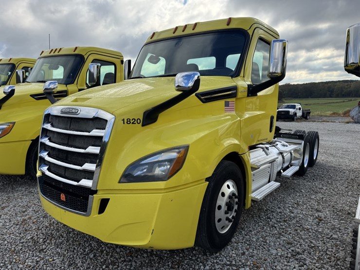 2018-freightliner-cascadia-126-image-1