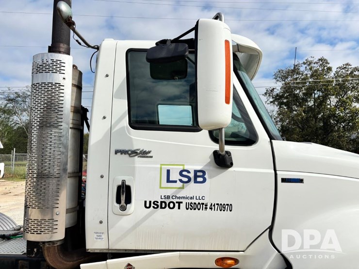 2010-international-prostar-image-50