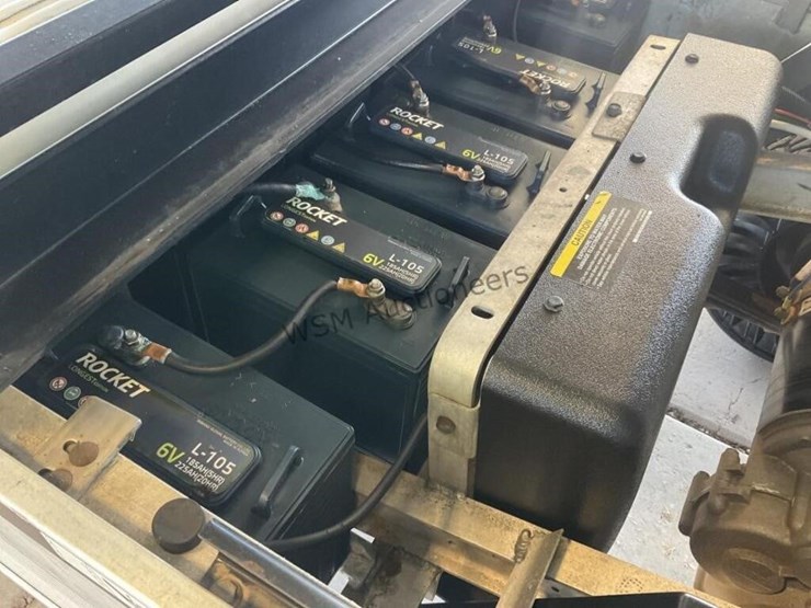 club-car-carryall-2-utility-cart-image-12