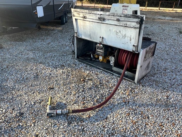 #4632-•-oil-pump-w/-hose-reel,-meter-and-hose-image-4