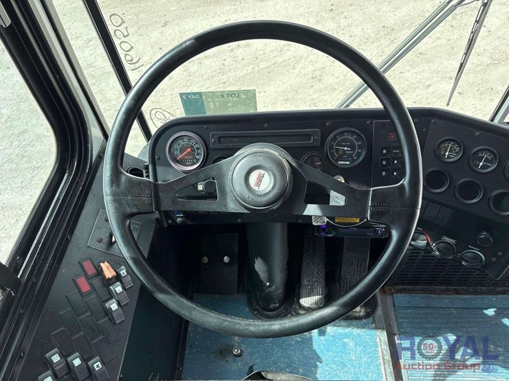 2000-thomas-saf-t-liner-mvp-image-17