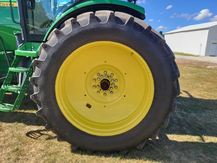 2011-john-deere-8235r-image-23