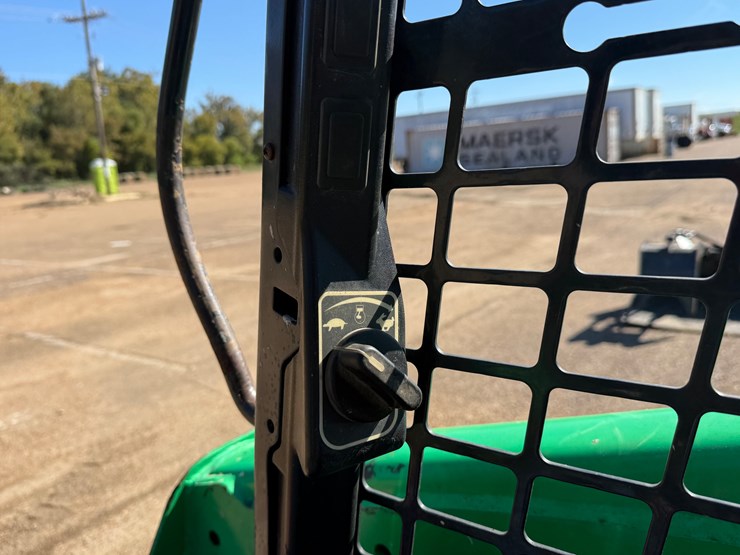 2017-bobcat-t740-image-34