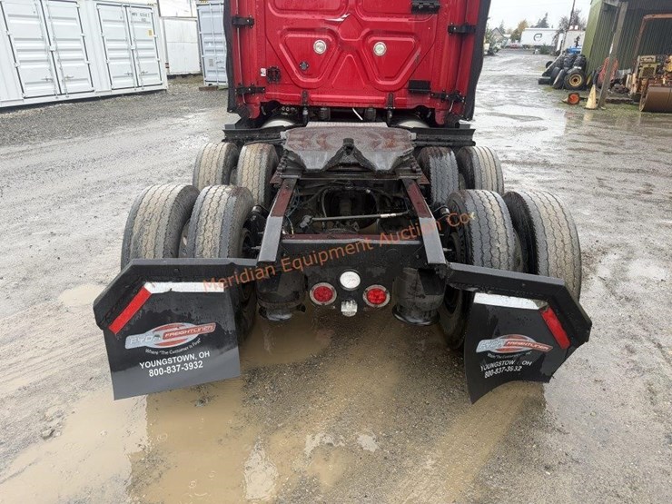 2015-freightliner-cascadia-113-image-10