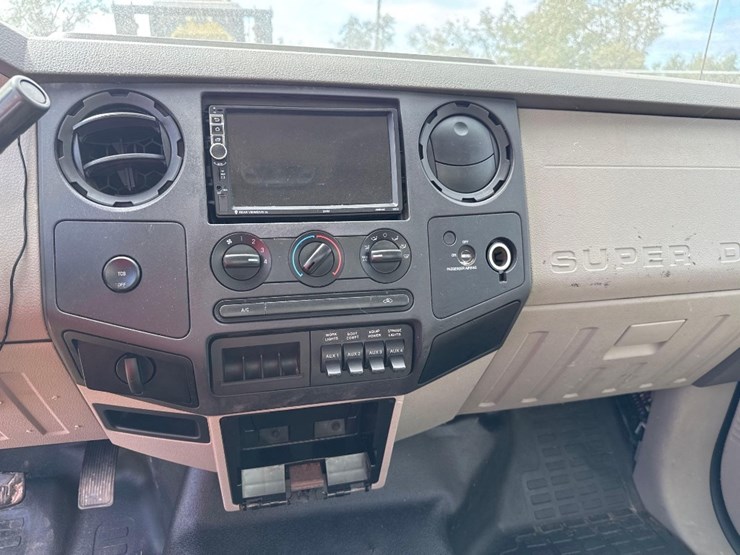 2010-ford-f550-xl-image-31