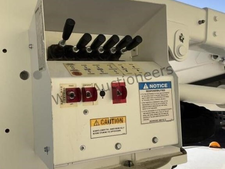 2015-ford-f550-image-13