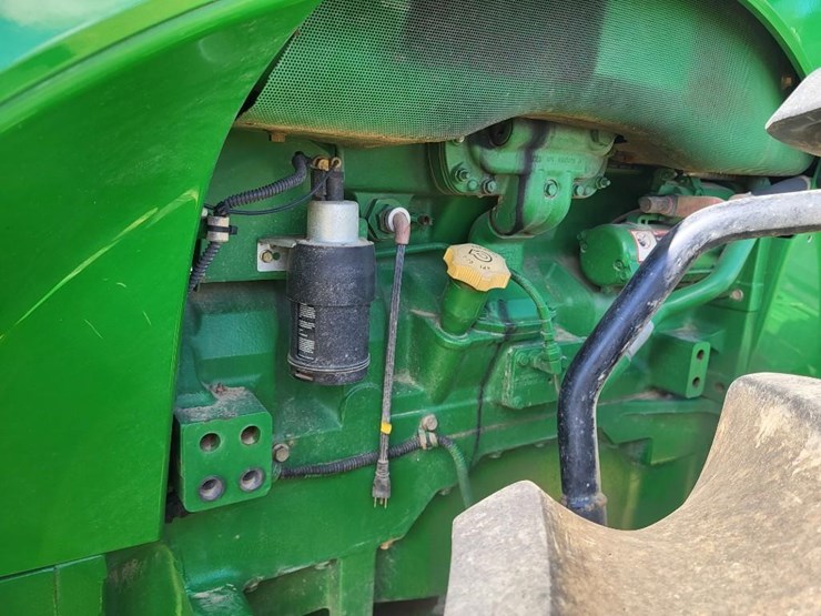 2011-john-deere-8235r-image-14