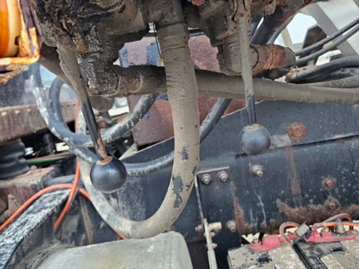 1999-freightliner-fld120-image-26