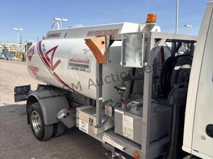 2004-isuzu-npr-image-5