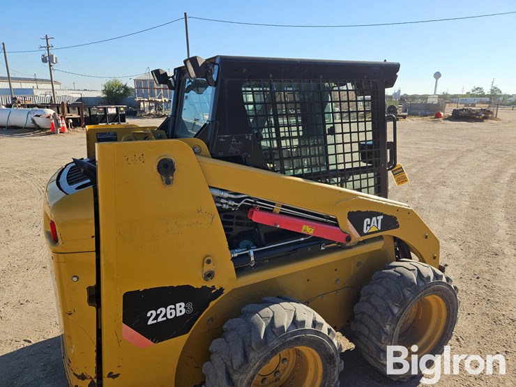 2013-caterpillar-226b3-image-13