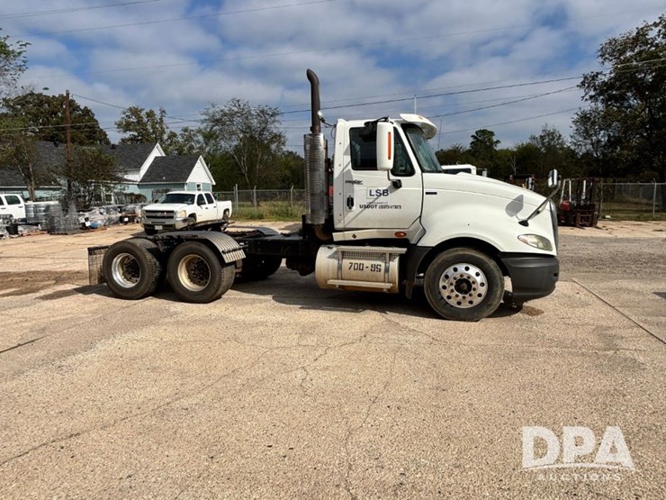 2010-international-prostar-image-7