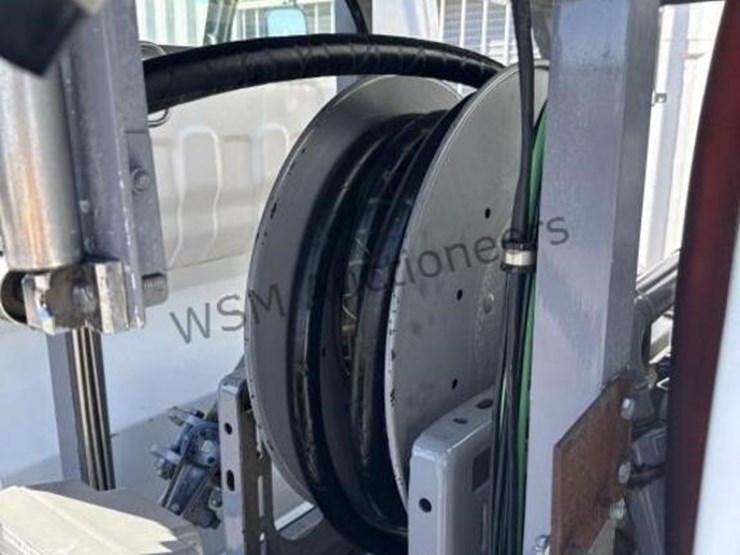 2004-isuzu-npr-image-14