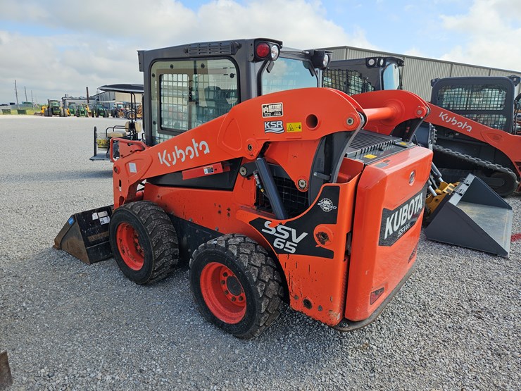 2019-kubota-ssv65-image-16