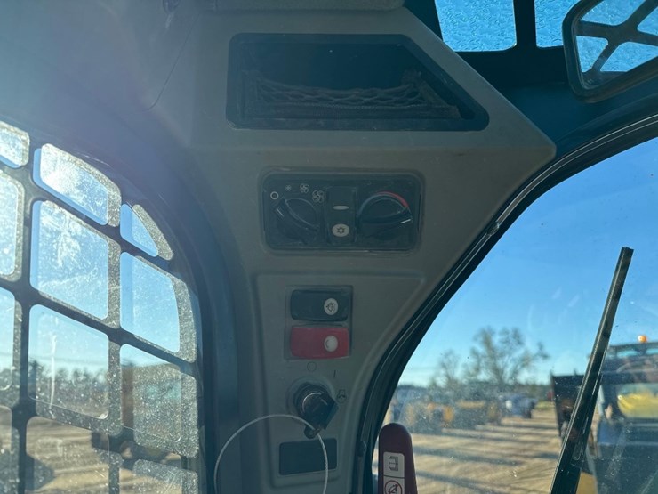 caterpillar-242d-image-22