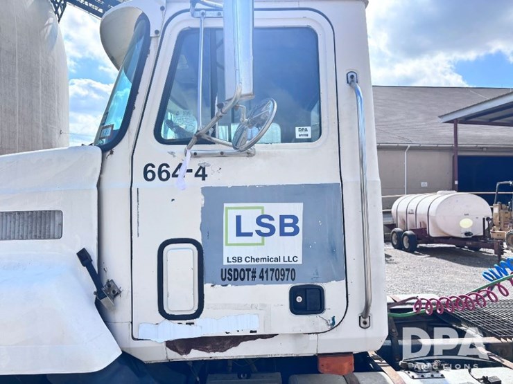 1993-mack-ch613-image-28