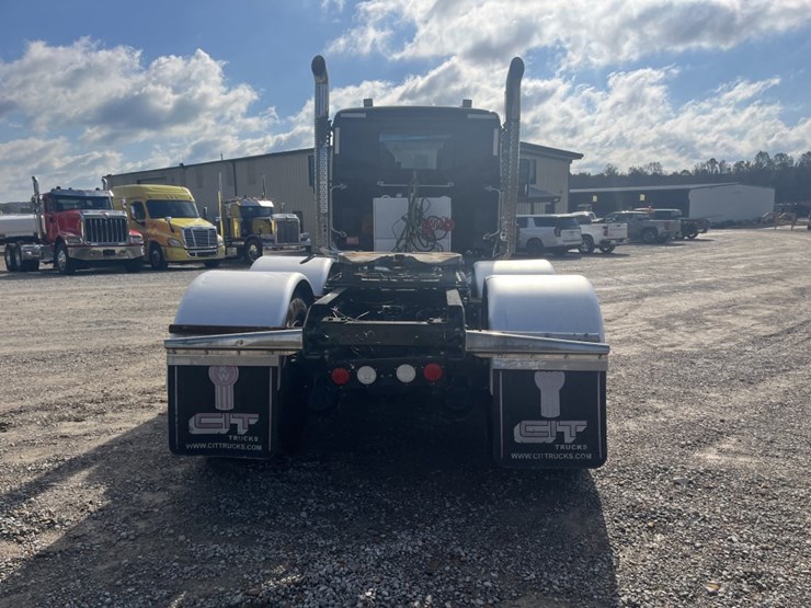 2021-kenworth-w990-image-9