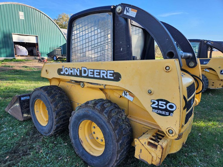 2005-john-deere-250-image-4