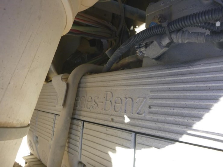 2009-sterling-lt9500-image-22