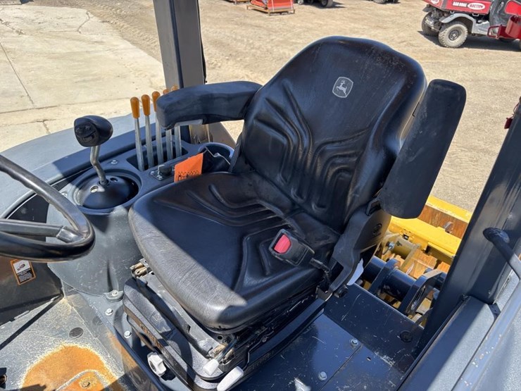 2018-deere-210l-image-31