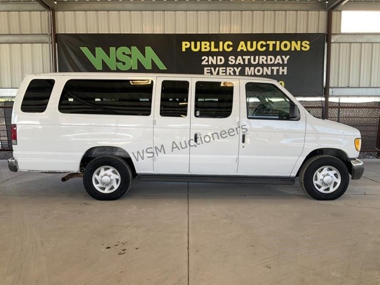 2003-ford-e350-image-1