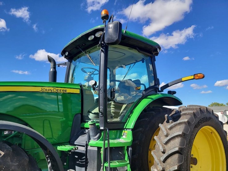2011-john-deere-8235r-image-19