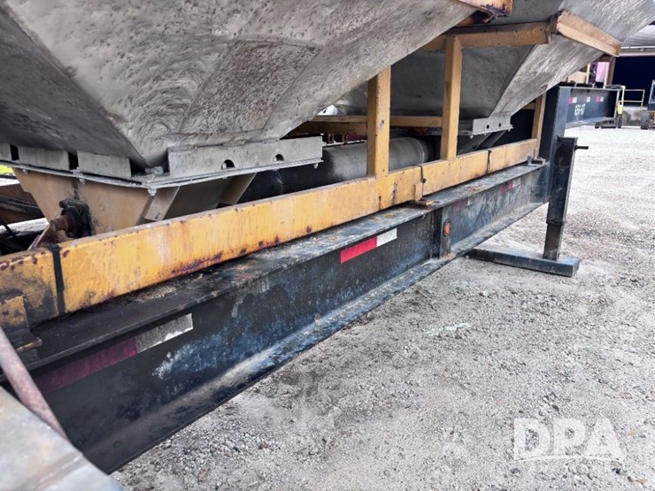 2004-magnolia-trailer-image-36