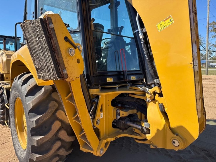 caterpillar-420-image-14