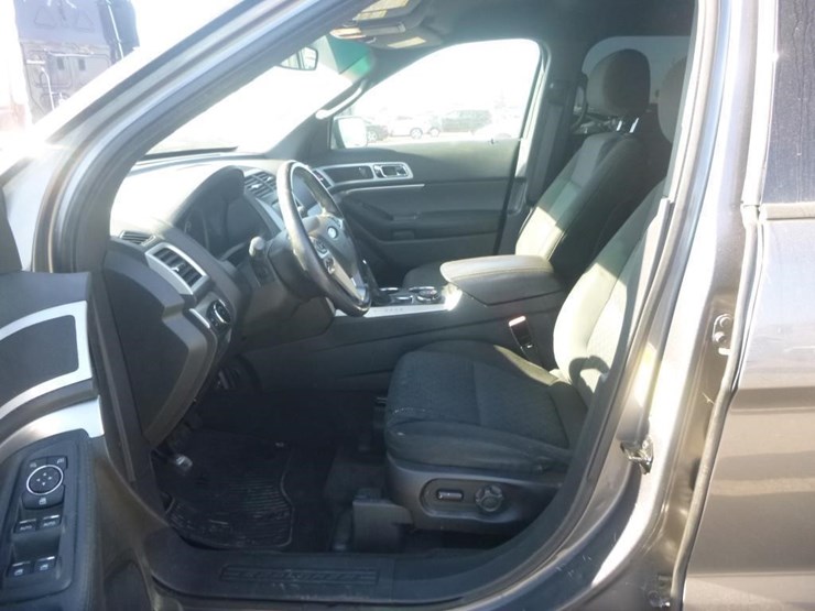 2014-ford-explorer-image-8