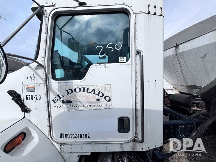 2005-kenworth-t300-image-21