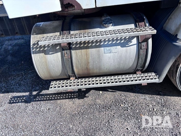 2003-volvo-10-image-57