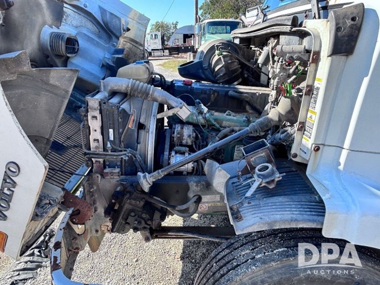 2003-volvo-10-image-66