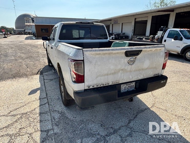 2018-nissan-titan-image-8