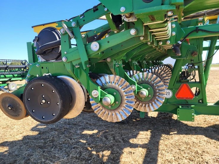 2021-john-deere-1745-image-30