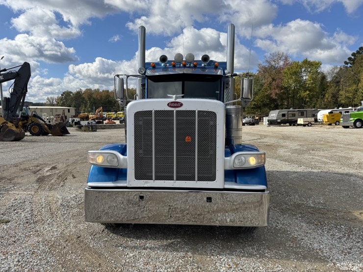 peterbilt-389-image-2