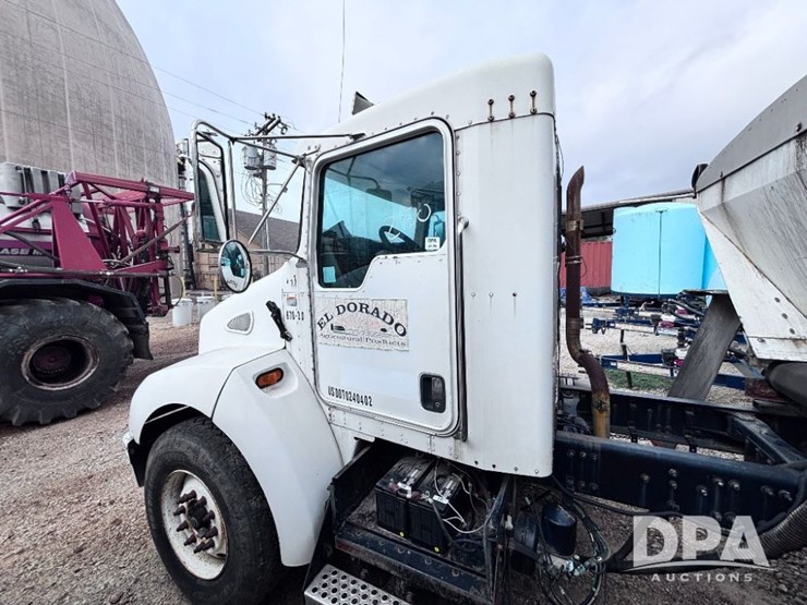 2005-kenworth-t300-image-14