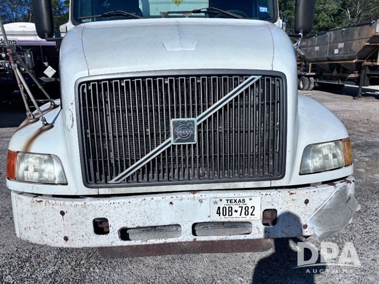 2003-volvo-10-image-16