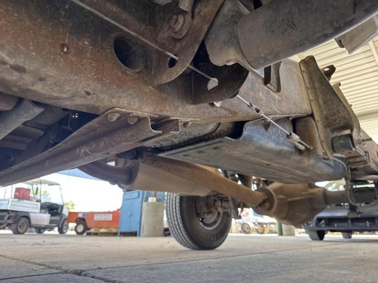 2005-chevrolet-silverado-2500hd-image-25