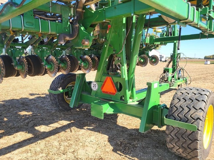 2021-john-deere-1745-image-34