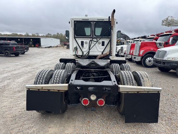 #4623-•-2013-freightliner-cascadia-day-cab-truck-image-5