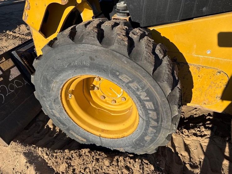 caterpillar-242d-image-10