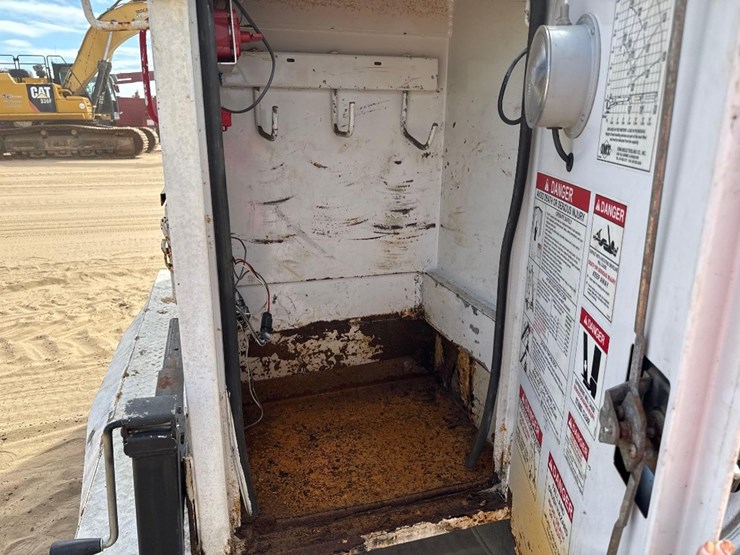 2010-ford-f550-xl-image-18