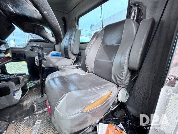 2005-kenworth-t300-image-66