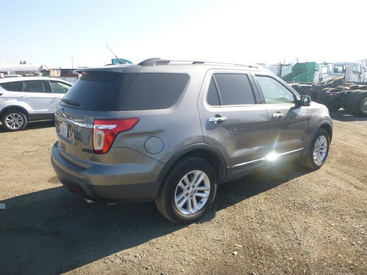 2014-ford-explorer-image-3