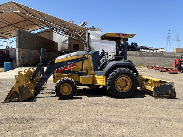 2018-deere-210l-image-5